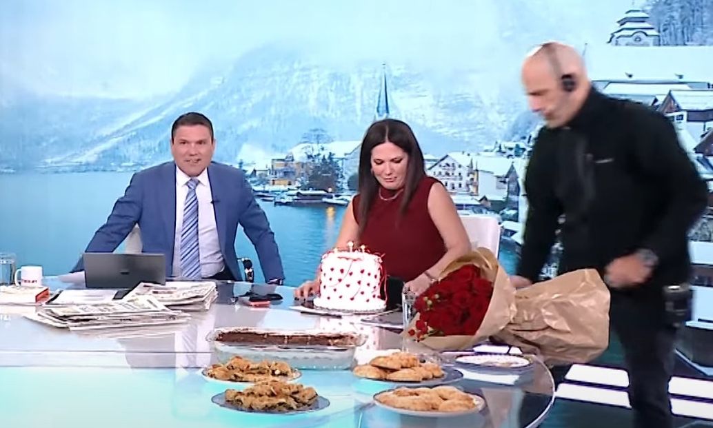 Γενέθλια στον αέρα! Η Στέλλα Γκαντώνα έσβησε τα κεράκια της τούρτας της-Η έκπληξη των συνεργατών της