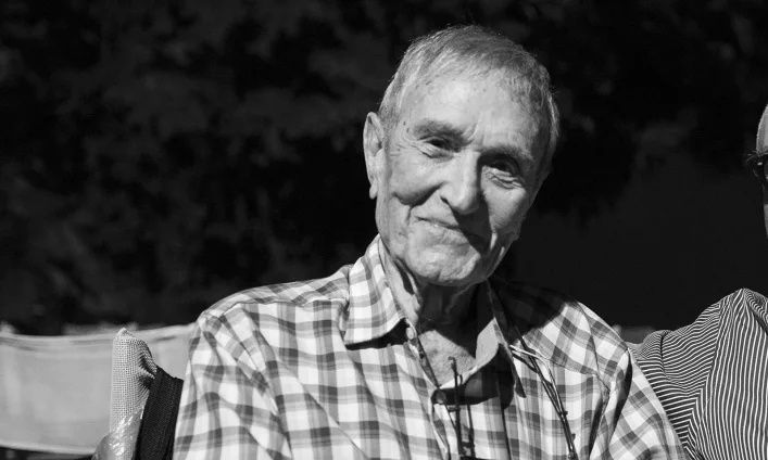 Ο Γιάννης Βογιατζής έφτασε τα 100! «Το μυστικό είναι η αγάπη και το χαμόγελο»