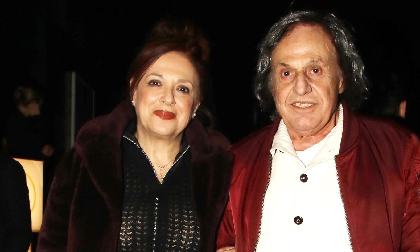 Βασίλης Παπακωνσταντίνου: «Αιώνιος έφηβος» και στο στιλ! Η εμφάνιση με κόκκινα Martens