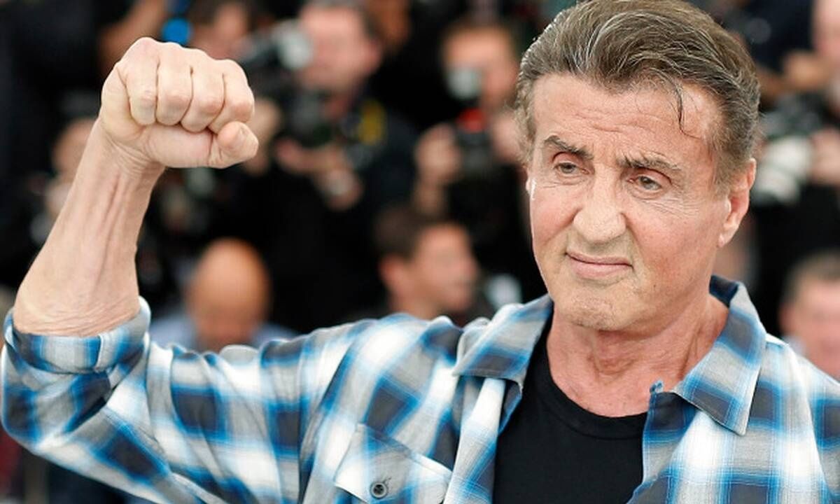 Σταλόνε- Αν και 79 ετών, συνεχίζει το γυμναστήριο και δικαίως αποθεώνεται: «Ο Σλάι δεν γερνάει ποτέ»