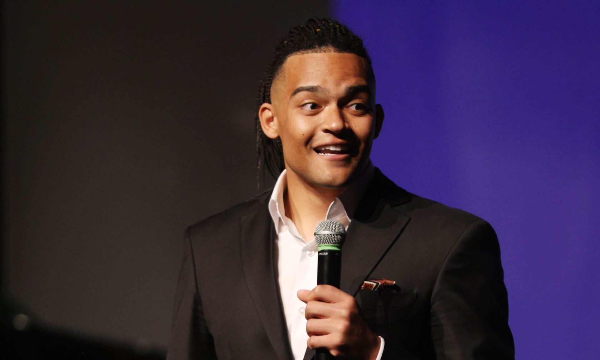 Ο Μανόλο, η παρουσίαση του βιβλίου του και οι δύο γυναίκες της ζωής του!