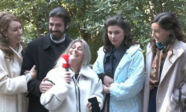 Άγιος έρωτας - Δανάη Παππά: «Ο πατήρ Νικόλαος και η Χλόη έρχονται κοντά - κοντά» 