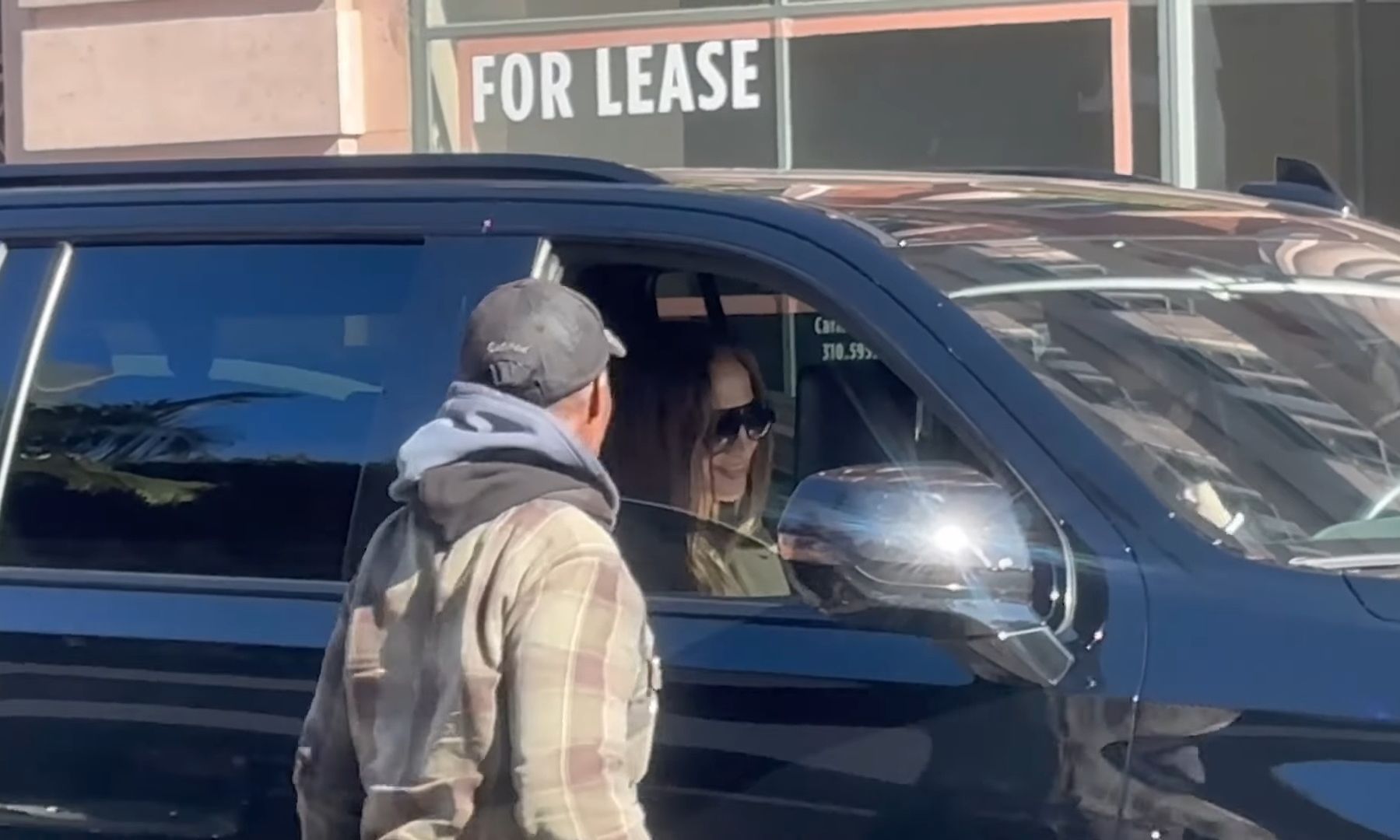 Λόπεζ: Από την απαράδεκτη συμπεριφορά στις Χρυσές Σφαίρες... στην απόλυτη κίνηση ανθρωπιάς σε άστεγο