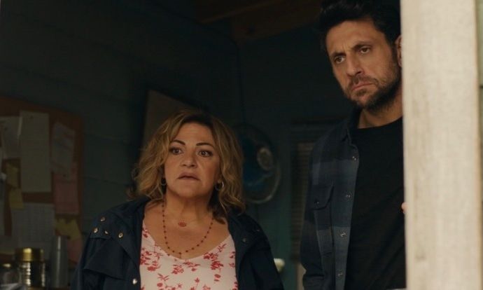 «Το Κάμπινγκ» έρχεται στο Mega - Η πρώτη φωτό της Σταυροπούλου με τον Χρυσοστόμου από τα γυρίσματα