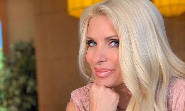 Η Ελένη Μενεγάκη υιοθέτησε το απόλυτο chic nail trend που αντικαθιστά το μαύρο