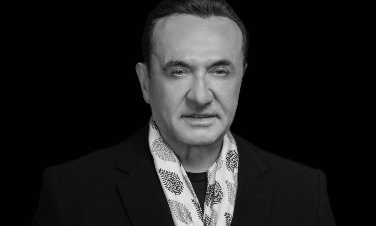 Λευτέρης Πανταζής: «Και Περνάει Καλά» στο νέο του μουσικό μότο που έγινε viral στα social media