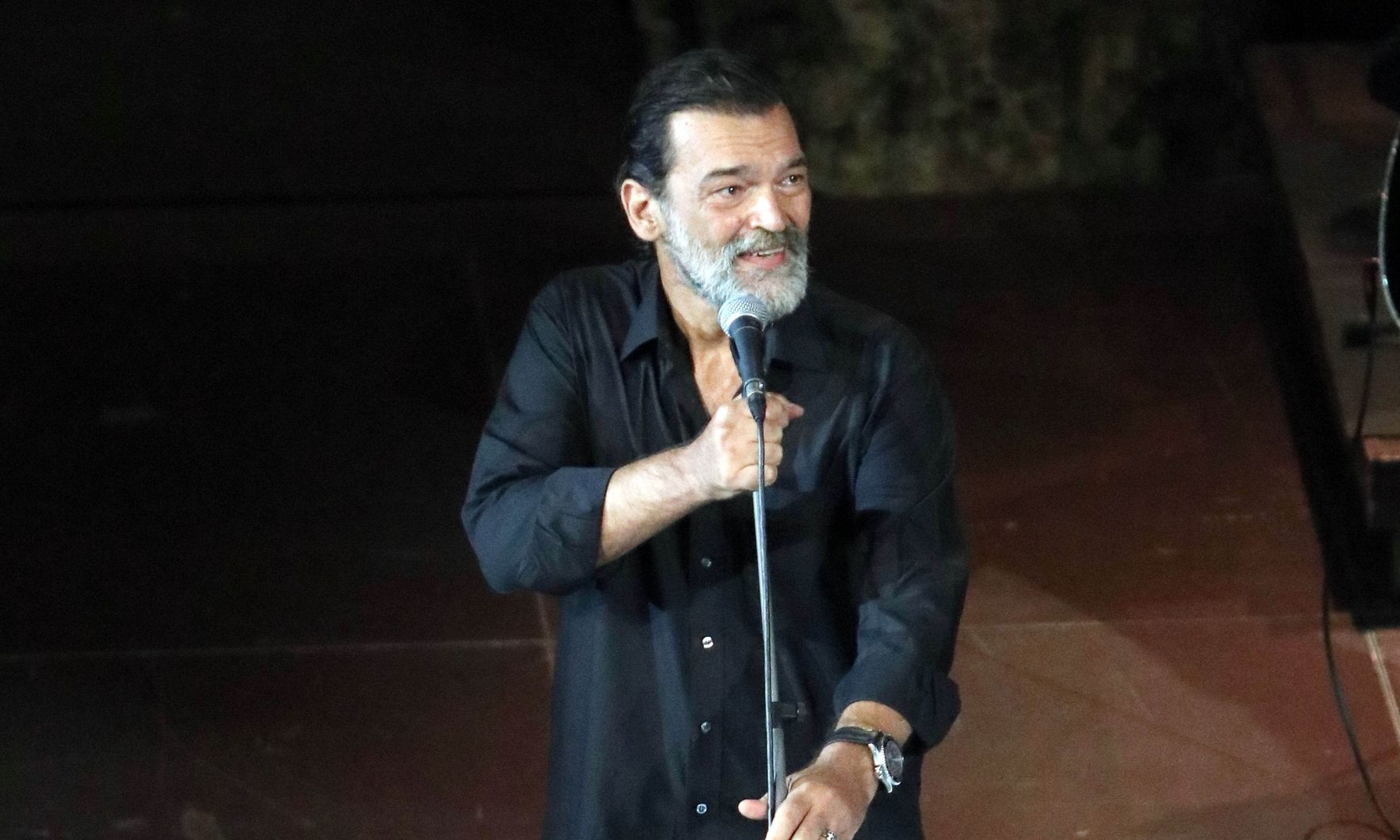 Κωνσταντίνος Καζάκος: Μακάρι να μου συμβεί ξανά να ερωτευτώ. Νιώθεις ένας μικρός Θεός