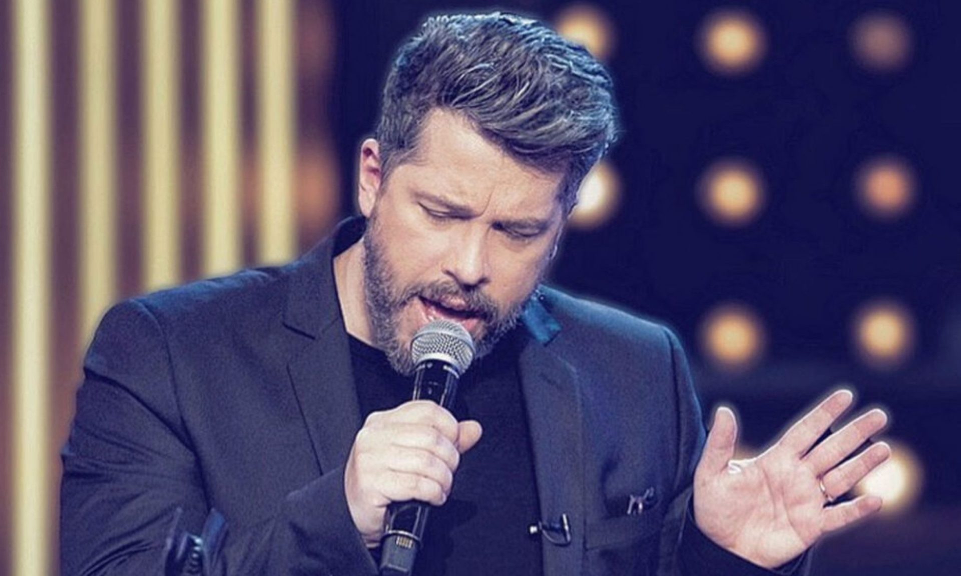 Χάρης Βαρθακούρης: Αναβλήθηκε η αποψινή του εμφάνιση στο κέντρο της Αθήνας