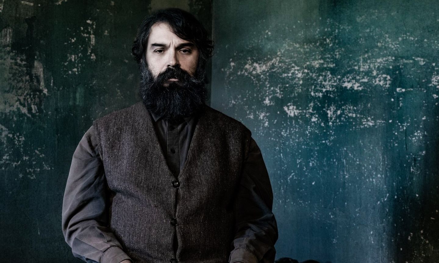 Οι Αθώοι - Γιώργος Στάμος: Ο ρόλος, οι σπουδές και οι αμέτρητές θεατρικές συνεργασίες