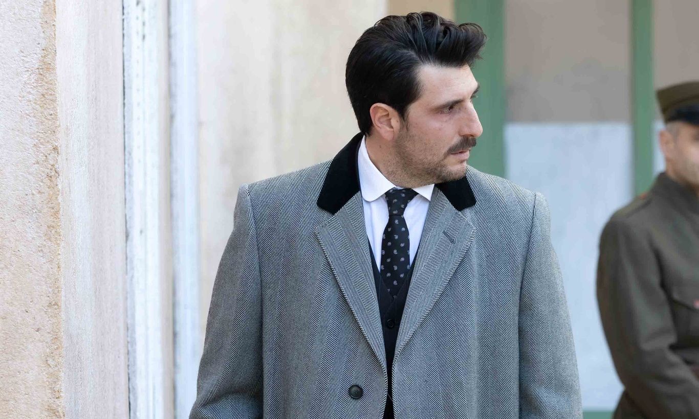 Grand Hotel: Κάνουν κόλαση τη ζωή του Ρήγα στη φυλακή