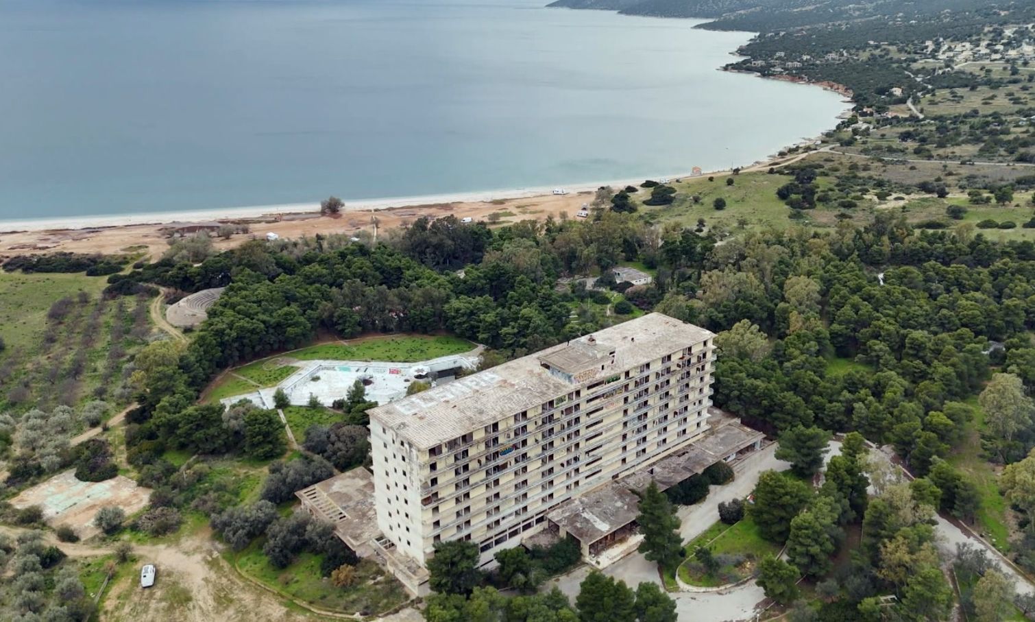 Όπου υπάρχει Ελλάδα: Πολυτελείς κατοικίες, τεράστιες επενδύσεις και... διασημότητες