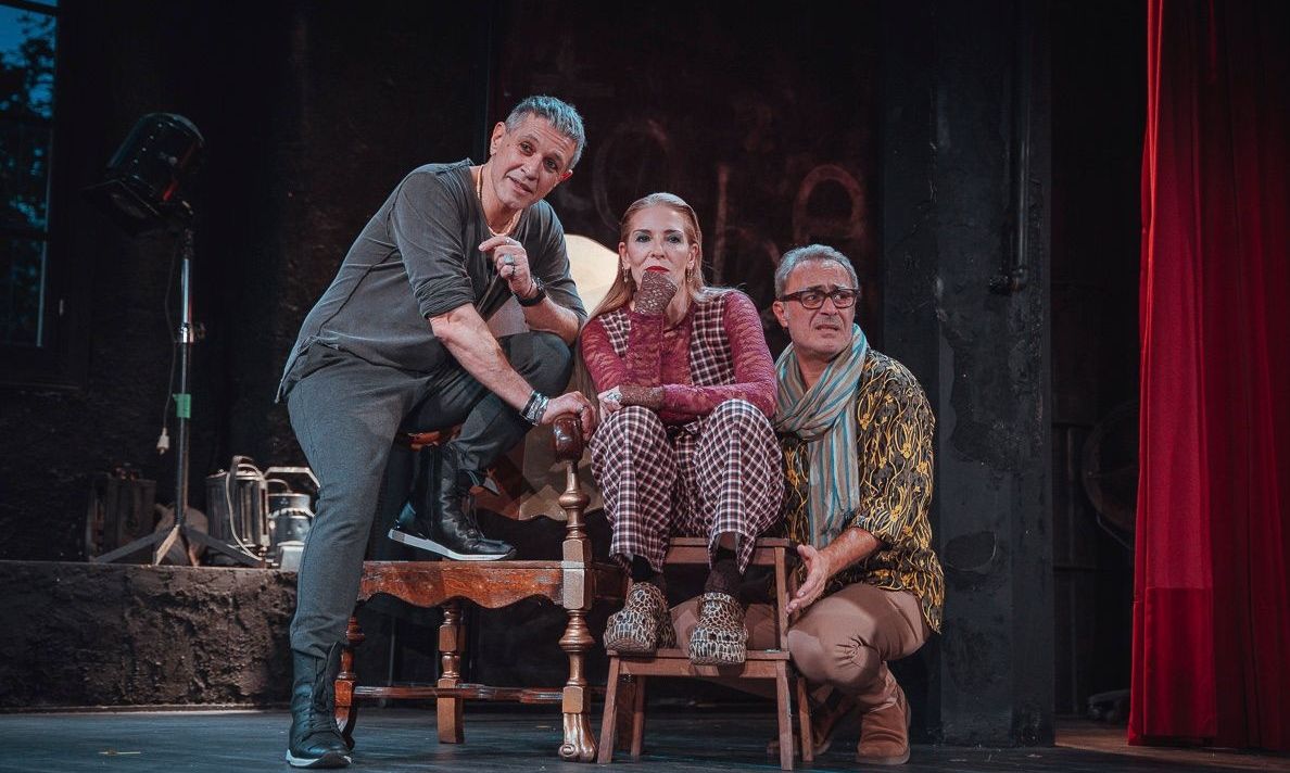 Απίστευτο περιστατικό! Η αστυνομία «εισέβαλε» στο Θέατρο Αθηνών για την παράσταση Cancel