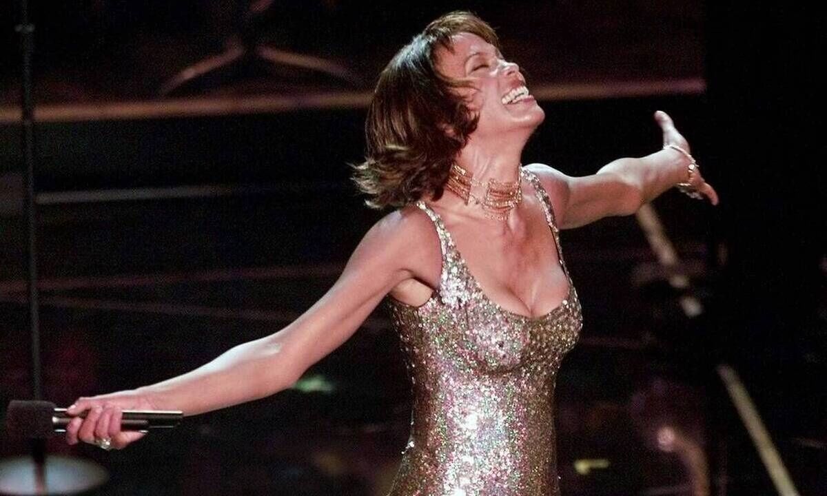 Γουίτνεϊ Χιούστον: Ο μύθος, οι τραγωδίες και το πρόωρο τέλος μιας από τις καλύτερες φωνές παγκοσμίως