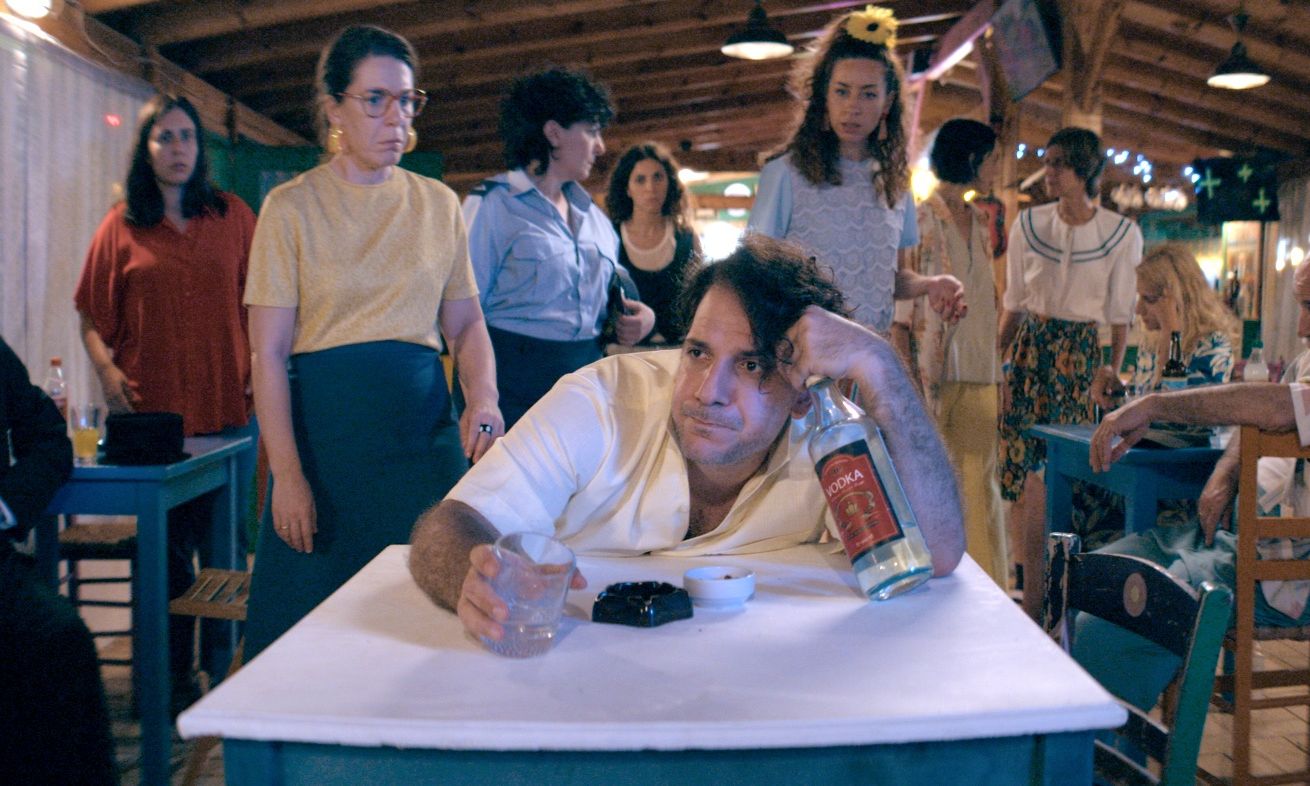 Το παιδί: Περνάει στην... επόμενη τάξη αφού πήρε το πράσινο φως για του χρόνου από την ΕΡΤ