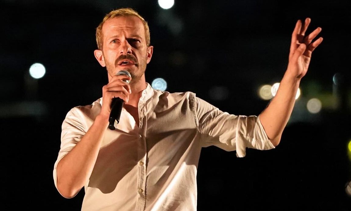 Μπαμπά σ’ αγαπώ – Βαλάσογλου: Η ζωγραφική, τα social media και οι... ταμπέλες