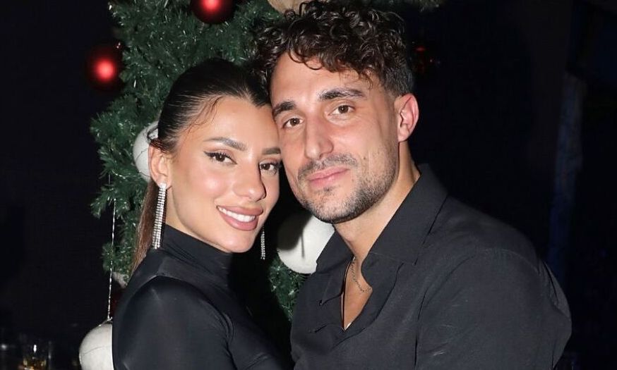 Κατσούλης-Ρουμελιώτη: Ψωνίζουν για το μωρό τους - Η καρέκλα θηλασμού και ο μάρσιππος