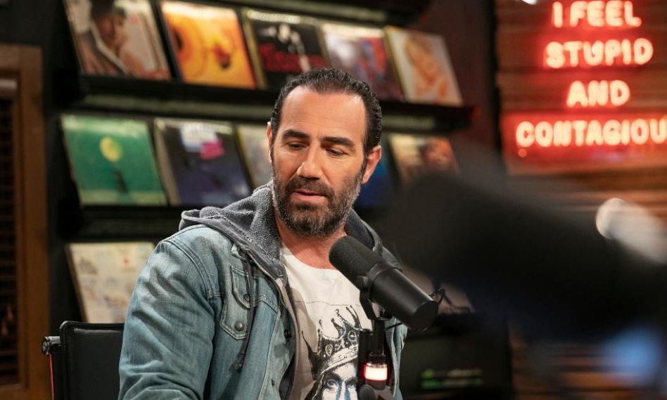 Αντώνης Κανάκης: Η ηλικία, η πορεία στην tv, ο λόγος που άλλαξε το επίθετό του και η πατρότητα