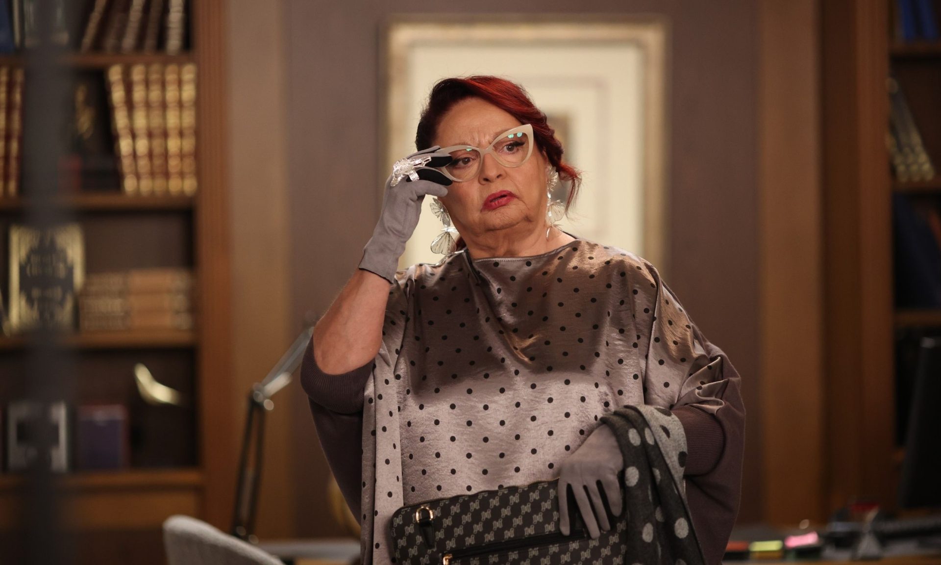 Το σόι σου - Η εξαδέλφη Κλαίρη κάνει τους Τριαντάφυλλους μαλλιά-κουβάρια!