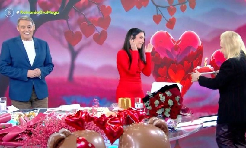 Ανθή Βούλγαρη: Τα γενέθλια στον «αέρα» του Mega & η τούρτα-έκπληξη από τη Ματίνα Παγώνη