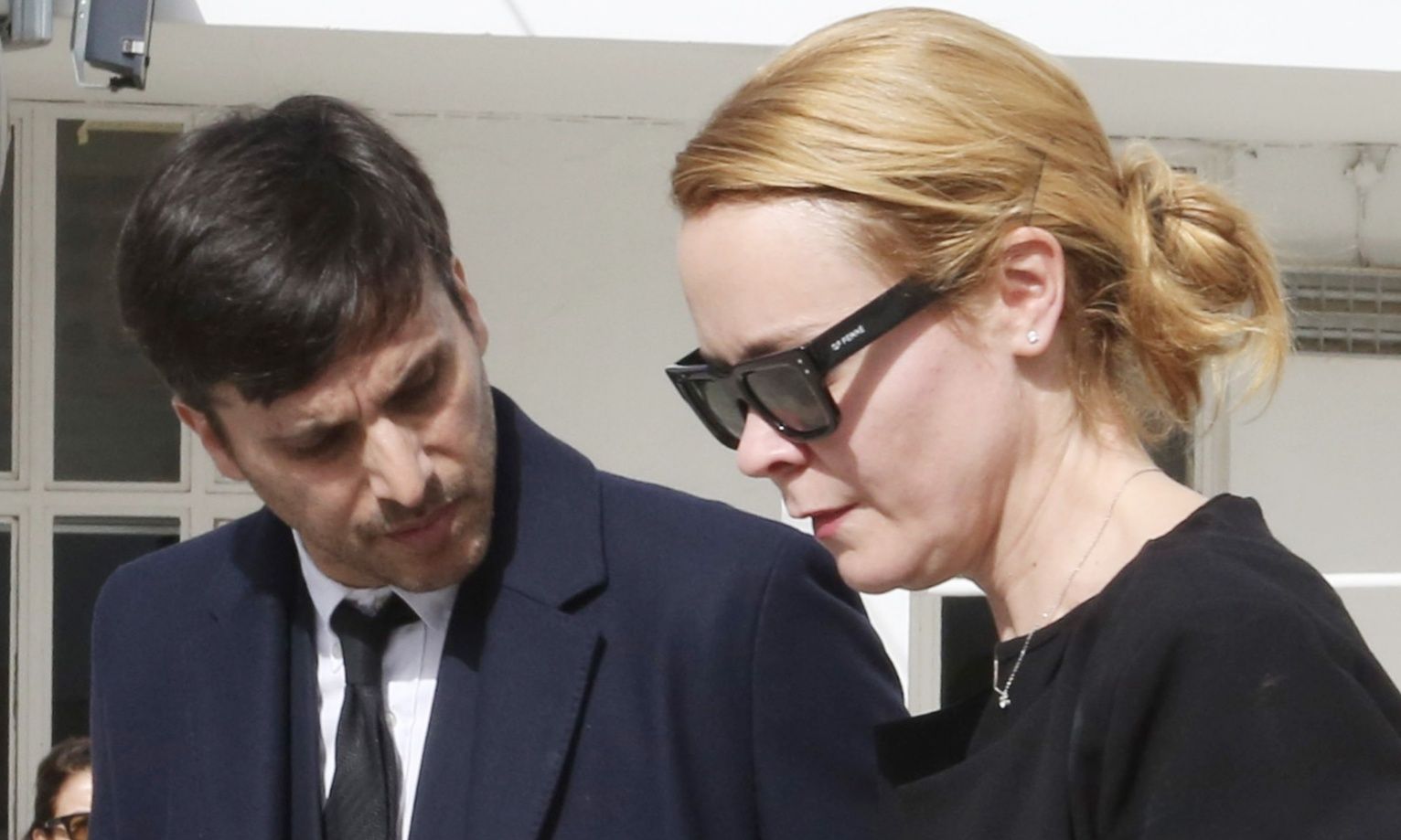 Συγκλονίζει ο επικήδειος της Λένας Παπαληγούρα - «Έφυγε κρατώντας το χέρι της συντρόφου του»