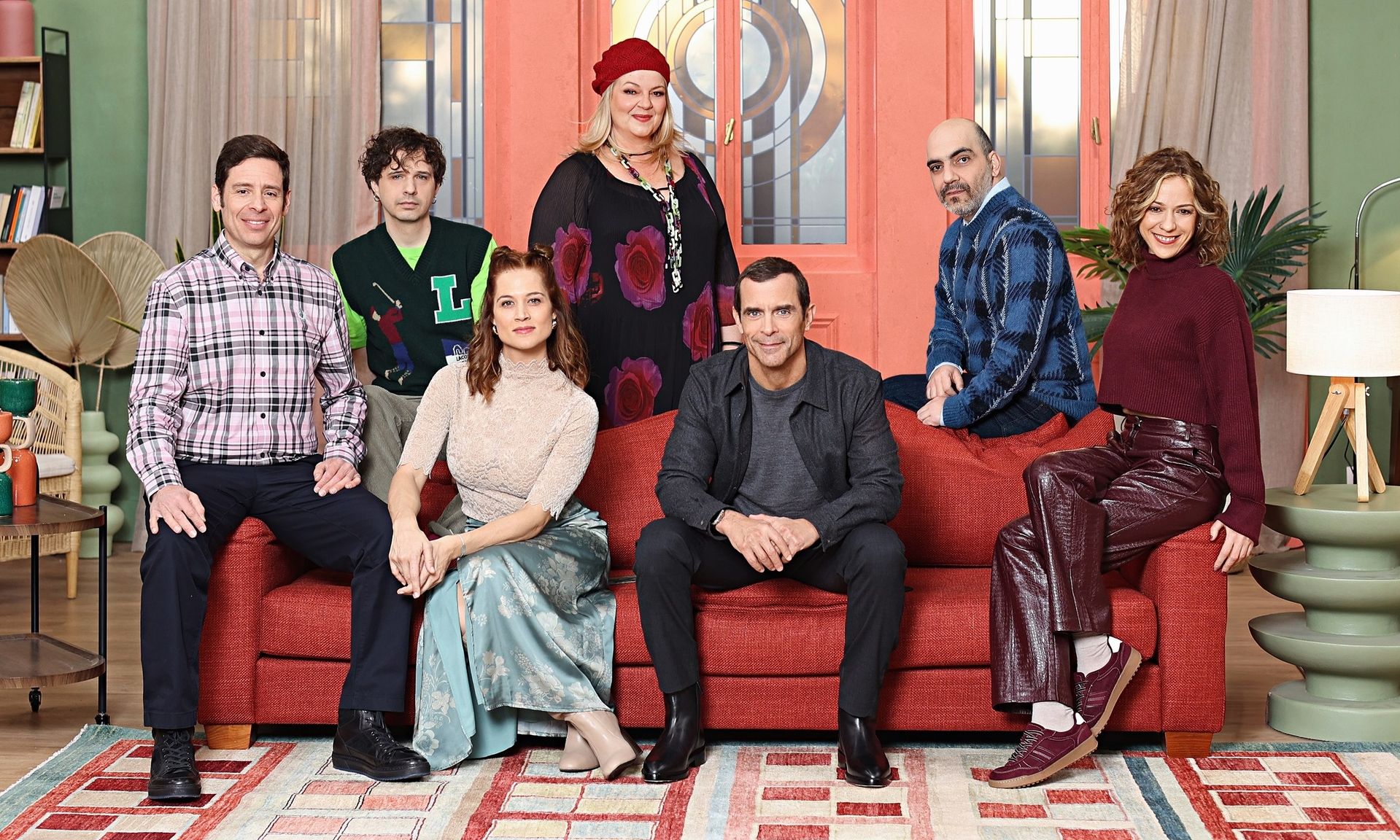 «Εκτός Σχεδίου» – Απρόσκλητοι επισκέπτες & αντιδράσεις που προκαλούν γέλιο στο 2ο επεισόδιο