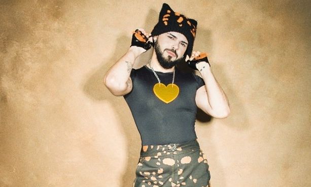 O Akylas, το New Eurovision Party Boy, σπάει σύνορα και streams με το Ferto