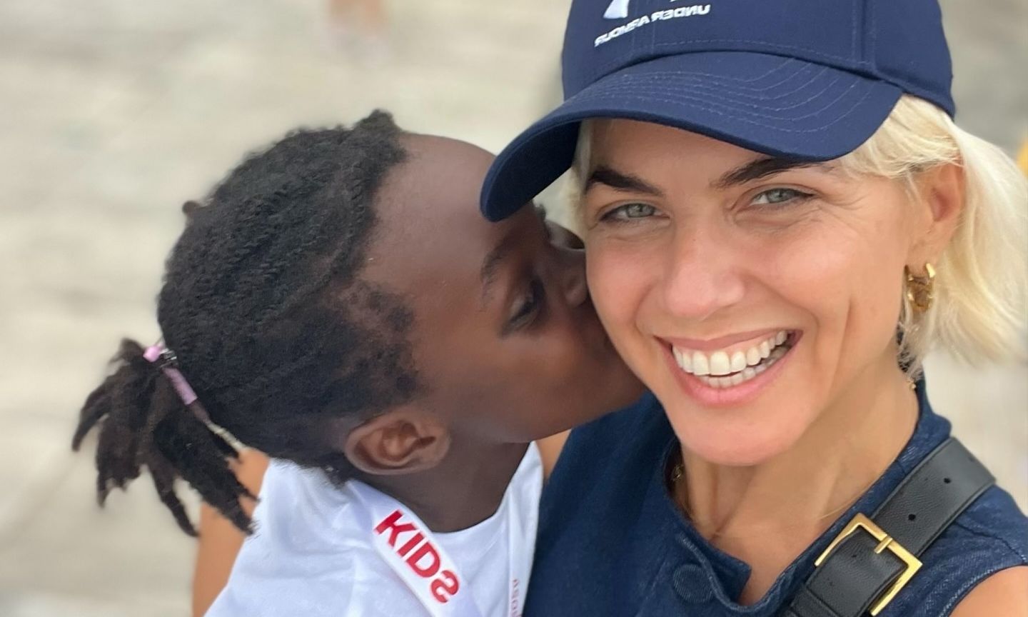 Χριστίνα Κοντοβά: Στο Πατρινό Καρναβάλι με την κόρη της, Έιντα – Οι αποκριάτικες στολές που επέλεξαν