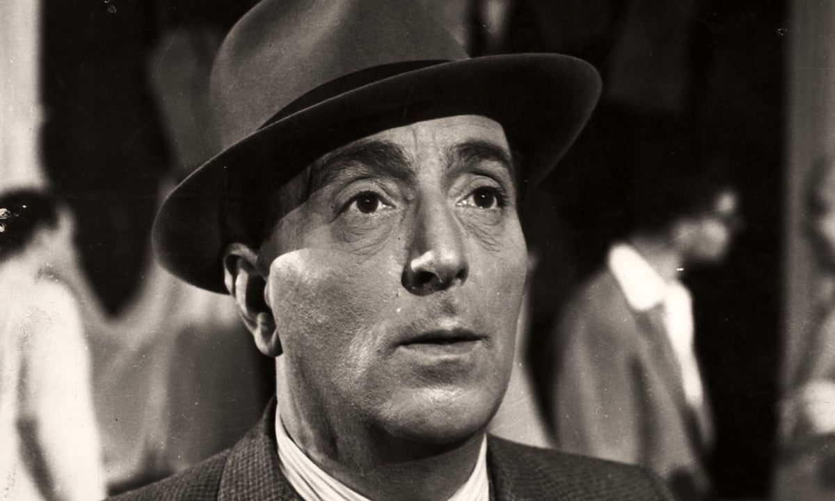 Η εικόνα του νεκρού Βασίλη Λογοθετίδη «στοιχειώνει» το διαδίκτυο - Το σπάνιο καρέ από την κηδεία του