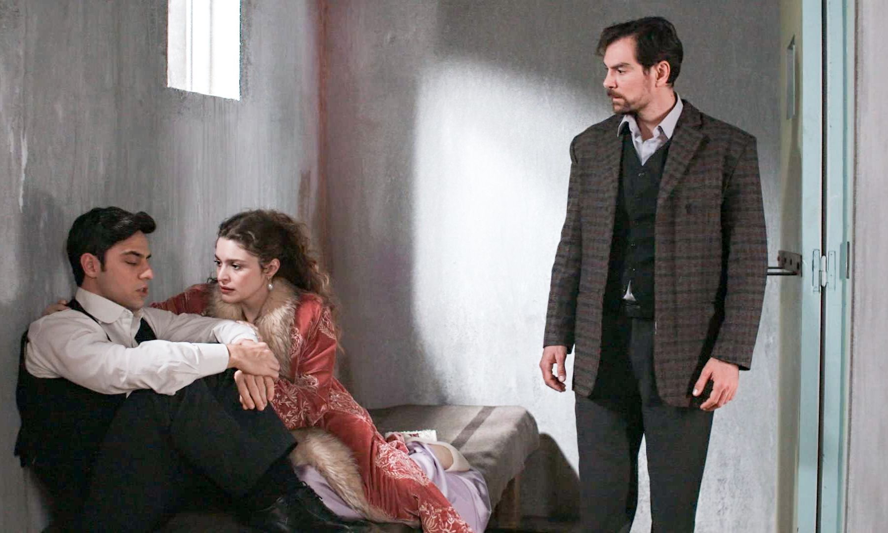 Grand Hotel: Ο Πέτρος βοηθάει τον Νικόλα να αποδράσει. Θα τα καταφέρει;