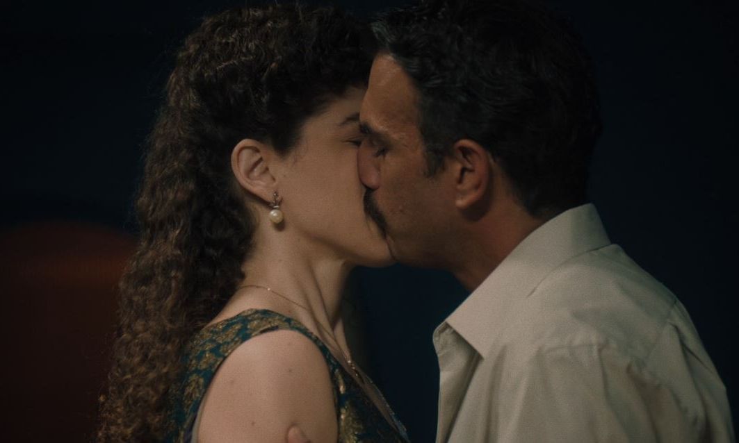 Το Σπίτι Δίπλα Στο Ποτάμι: Ο Σταύρος κάνει έκπληξη στην Ασπασία και την βλέπει με τον Στέλιο!