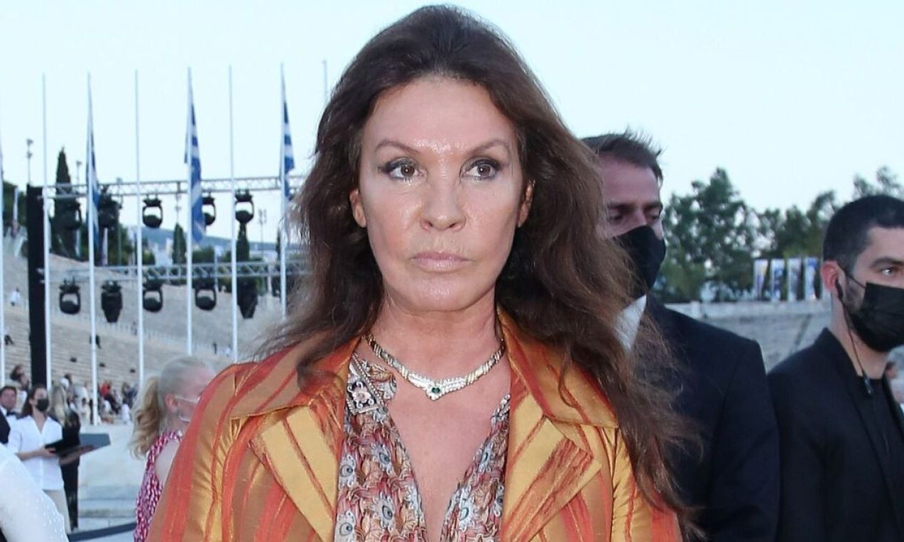 Βάνα Μπάρμπα: «Έβλεπα τον εαυτό μου και έσβηνα τα φώτα! Δεν ήθελα να δω το πρόσωπό μου»