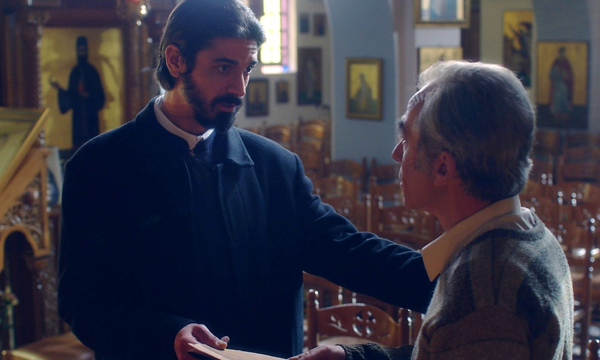 Άγιος έρωτας - Ο Νικόλαος είναι έτοιμος να αφήσει την Εκκλησία για τη Χλόη