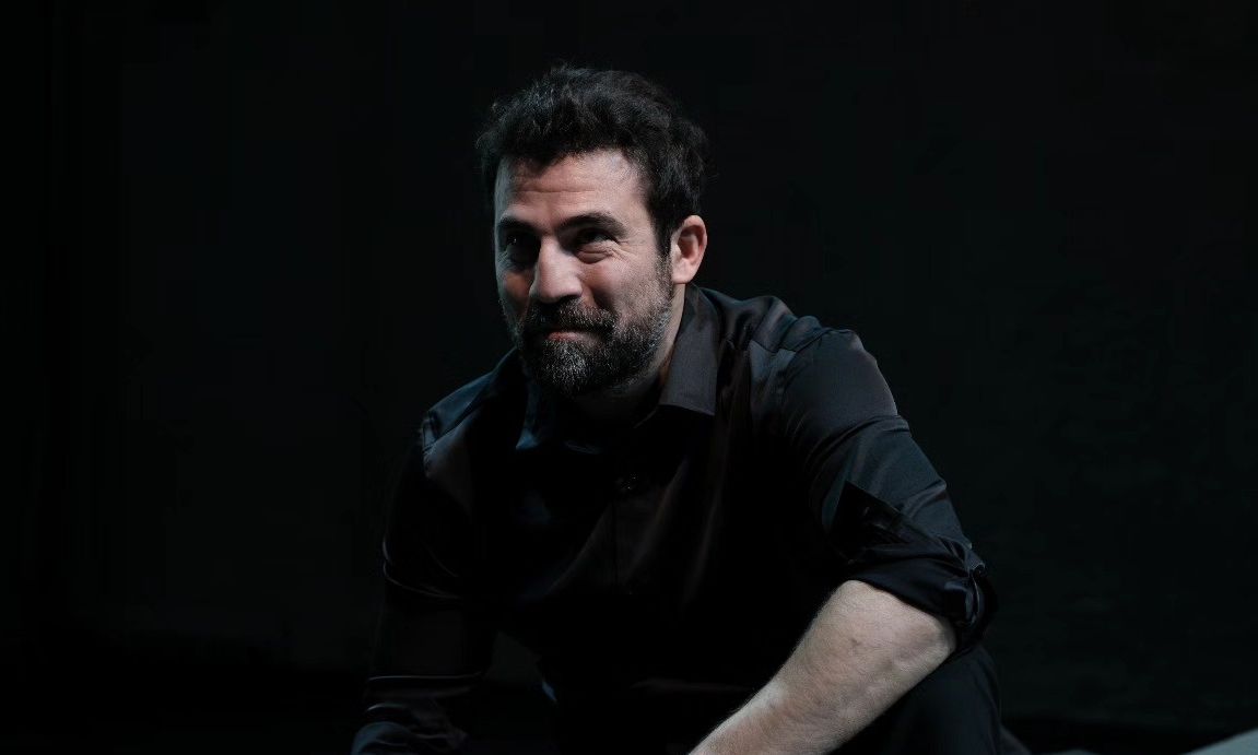 Κίμων Κουρής: Νιώθω πολύ τυχερός που όντας στη χώρα μου μπορώ και συμμετέχω σε τέτοιες δουλειές