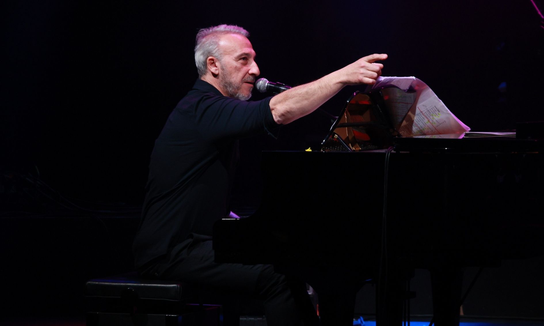 Μια μαγική βραδιά γεμάτη τραγούδια ήταν η εμφάνιση του Μίνου Μάτσα στο VOX! Νέα παράσταση:16 Μαρτίου