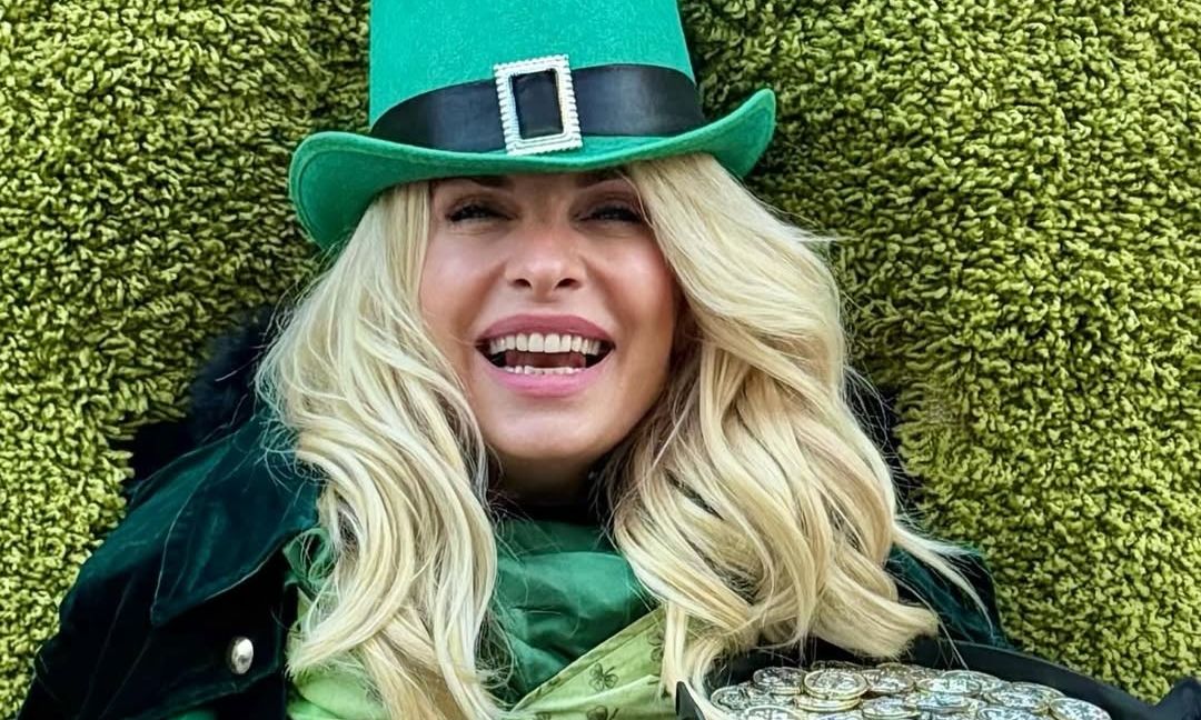 Ελένη Μενεγάκη - Τα νέα καρέ από το ταξίδι της στο εξωτερικό & ο προορισμός που επέλεξε