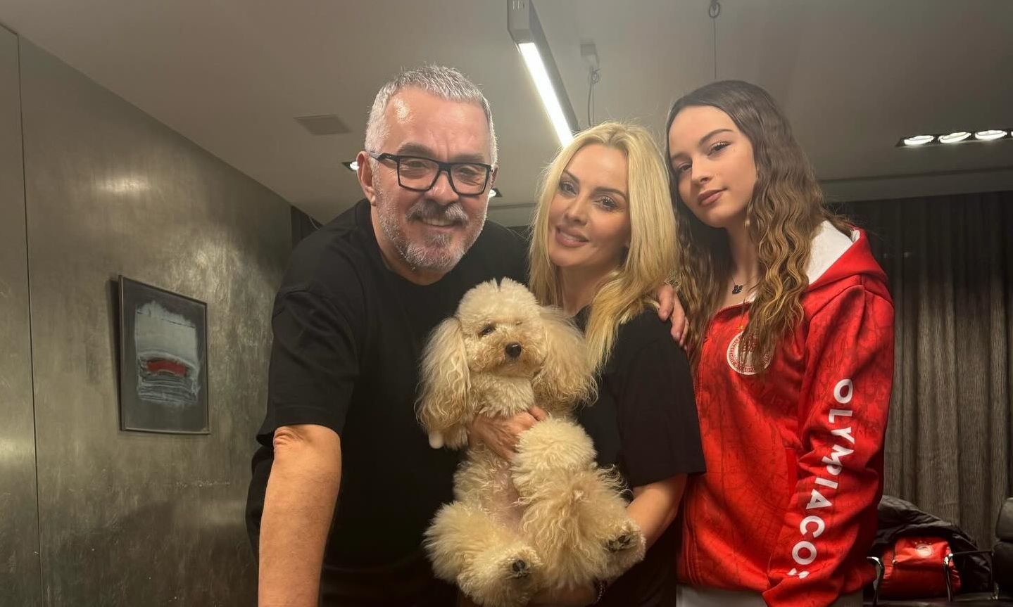 Πέγκυ Ζήνα: Τα γενέθλια, η ηλικία, οι ευχές του Γιώργου Λύρα & η απίστευτη ομοιότητα με την κόρη της