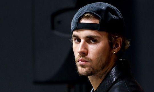 Επεισόδιο με τον Τζάστιν Μπίμπερ: Πέταξε μπουκάλι με νερό σε δημοσιογράφους