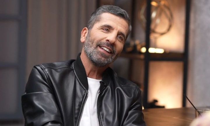 Θανάσης Βισκαδουράκης: «Θέλω ο γιος μου να δει πού μεγάλωσα για να καταλάβει πόσο τυχερός είναι»