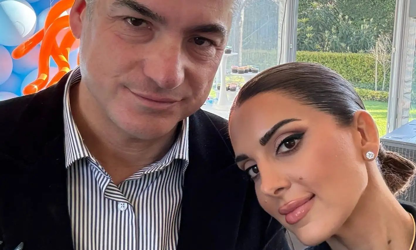 Περήφανοι γονείς η Τσιμτσιλή και ο Σοφός: Καμάρωσαν τα παιδιά τους στην παρέλαση της 25ης Μαρτίου