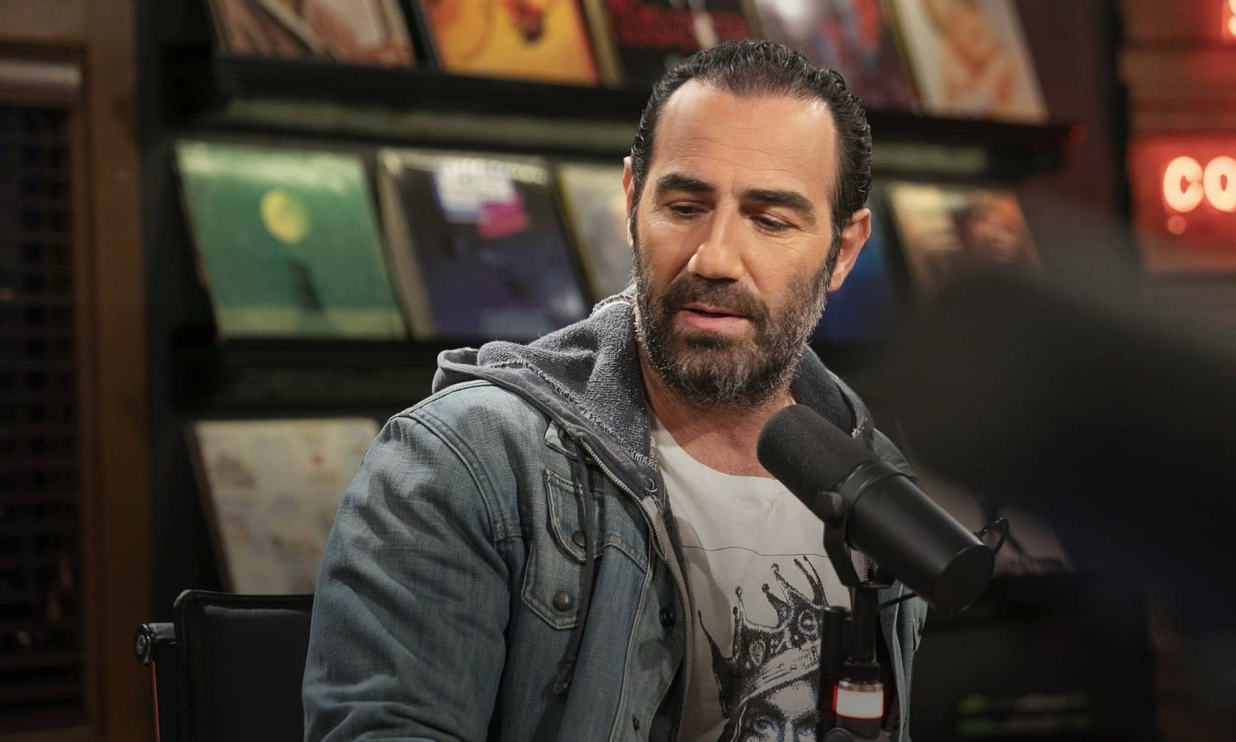 VINYΛΙΟ: Ένα μουσικό ταξίδι στα καλύτερα και τα χειρότερα video clip