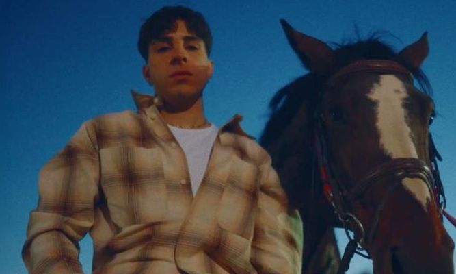 Zaf: Το «Αστείο» σε ένα εντυπωσιακό και fashion video