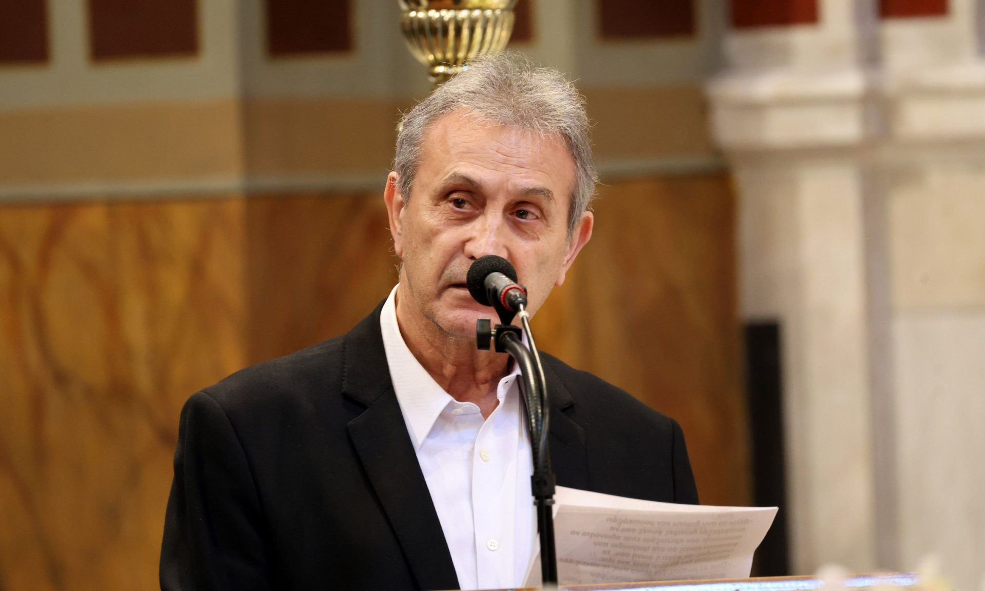 Ανατριχιαστικός ο επικήδειος του Νταλάρα: «Πέταξες στη σκηνή του Ηρωδείου. Καλό ταξίδι μάνα»