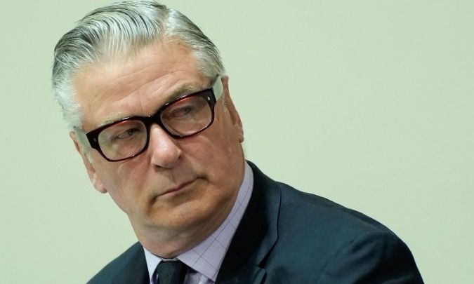 Επιστροφή για τον Άλεκ Μπάλντουιν με το «Kockroach»–Στο πλευρό μεγάλων ονομάτων σε αστυνομικό θρίλερ