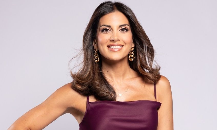 Σταματίνα Τσιμτσιλή: Με casual look δίπλα στη θάλασσα – Η εμφάνιση και το γεύμα που απόλαυσε