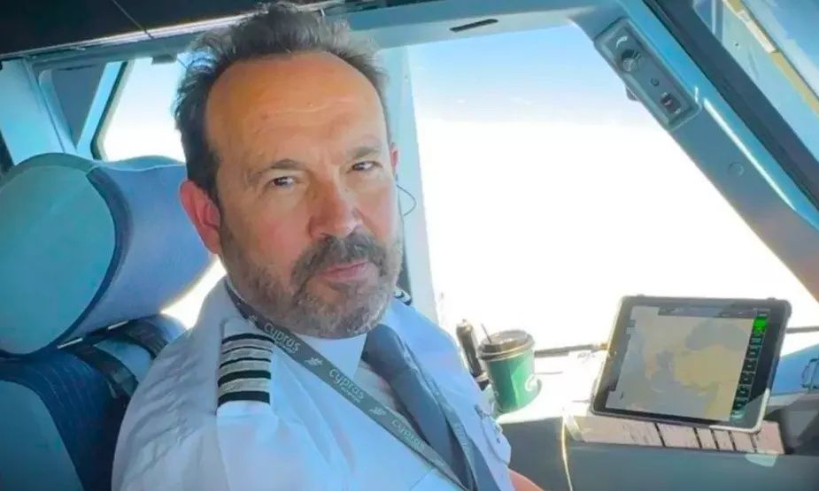 «Ως πιλότος λέω το κανονικό μου όνομα γιατί το Μακεδόνας είναι το καλλιτεχνικό»