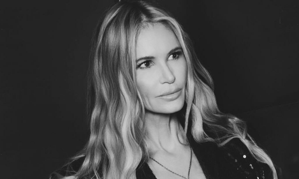 «Έτσι μοιάζει μια πραγματική γυναίκα» - Η  Elle Macpherson ποζάρει χωρίς ρετούς στα 62 της