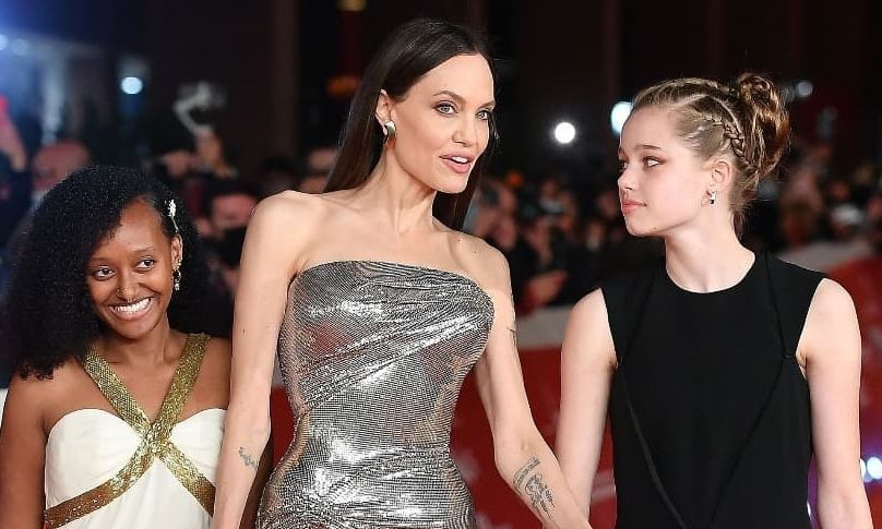 Σιλό Τζολί: Η πορεία μακριά από τη δημοσιότητα και η καταπληκτική ομοιότητα με τη μητέρα της