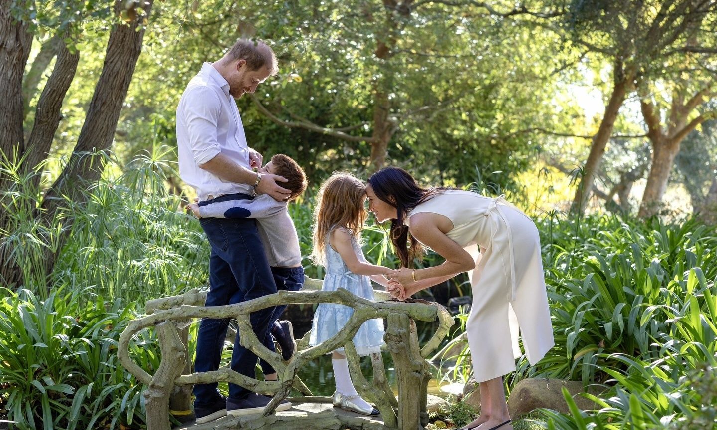 Μέγκαν Μαρκλ: Οι τρυφερές στιγμές του Άρτσι και της Λίλιμπετ από το πασχαλινό κυνήγι αυγών
