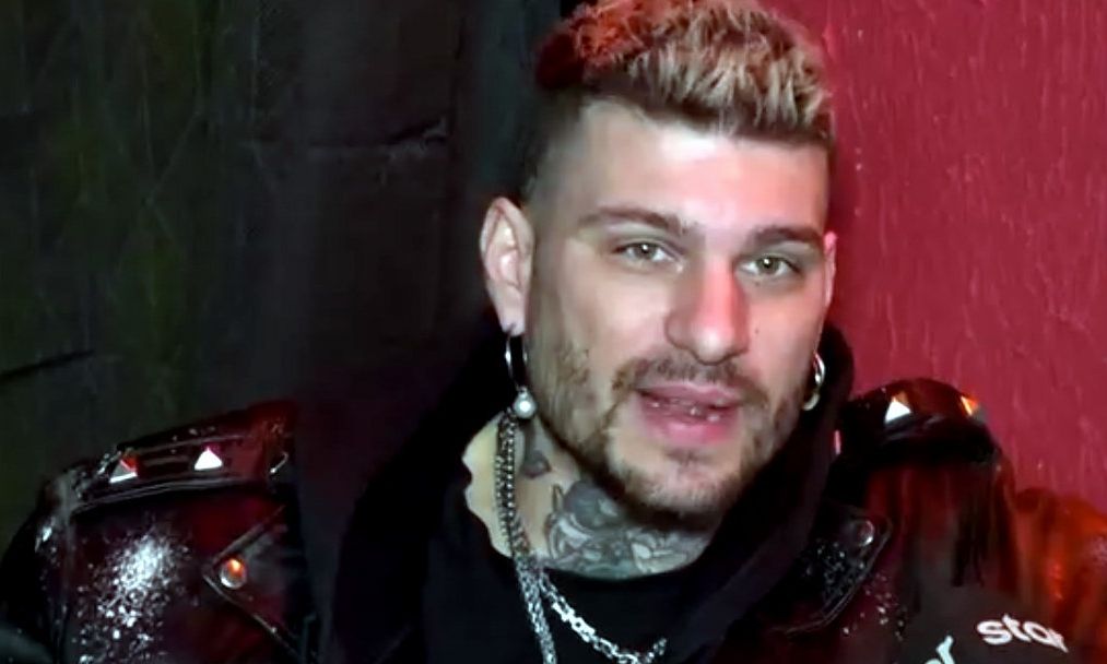 Στιβ Μιλάτος: «Το δικό μου τηλεοπτικό red flag είναι ο Μικρούτσικος... Κάπου λίγο “ώπα” στο μπροστά»