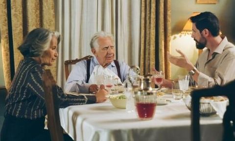 Ηλέκτρα: Η Κορίνα προδίδει τον πατέρα της - Το ναυπηγείο στα χέρια των Βρεττών